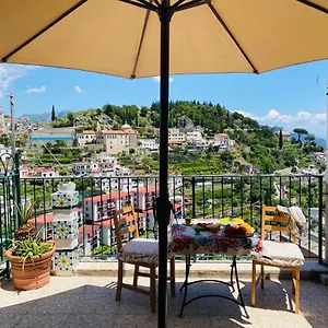 lucys-house-comfortable-apartment-in-amalfi.hotels-amalfi.com/